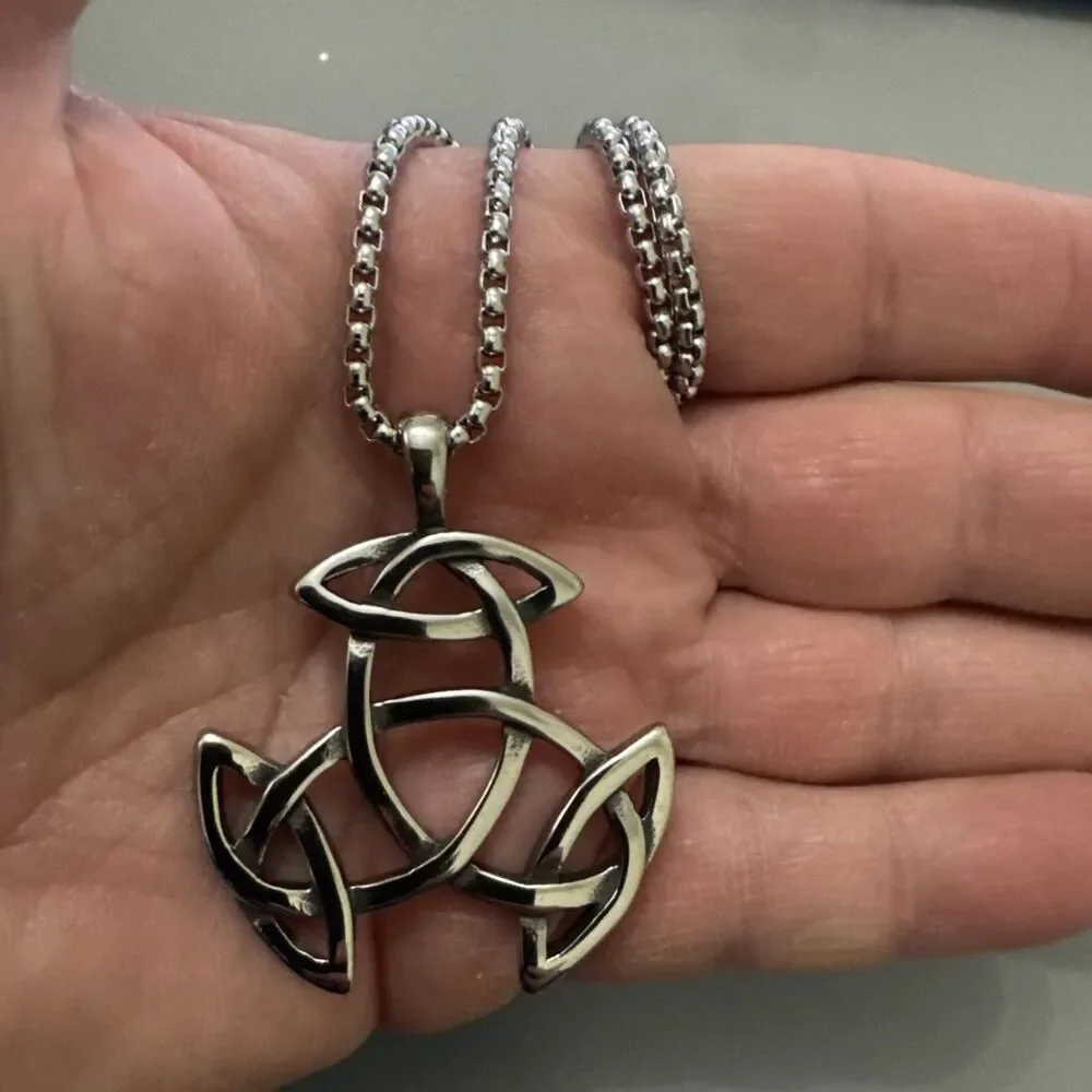 Unisex Stainless Steel Pendant Celtic Triquetra Trinity Knot Pendant 24” Chain